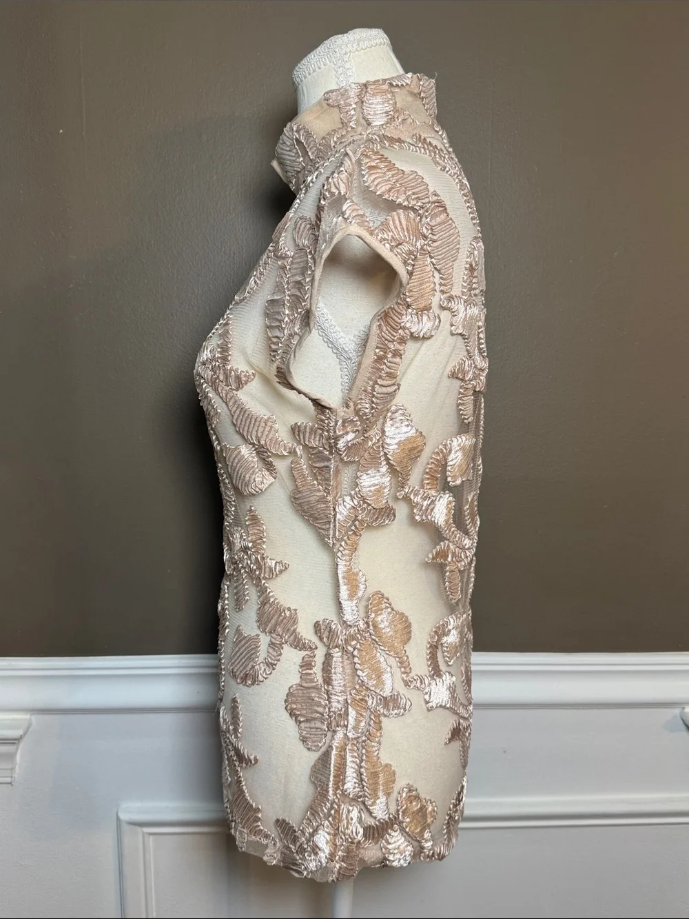 Gracia Sheer Mesh Appliqué Mock‎ Neck Top L Champagne Pink Romantic